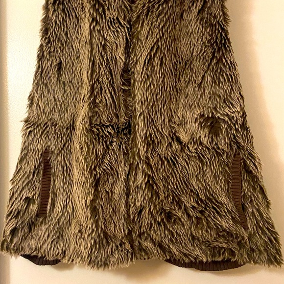 Vest - Picture 2 of 2